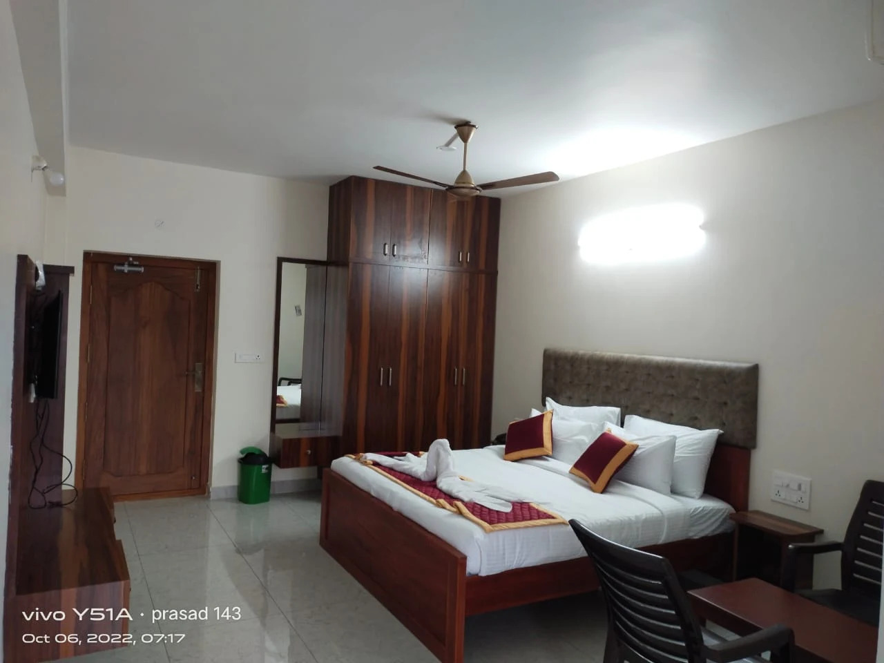 Spacious suite room with king bed